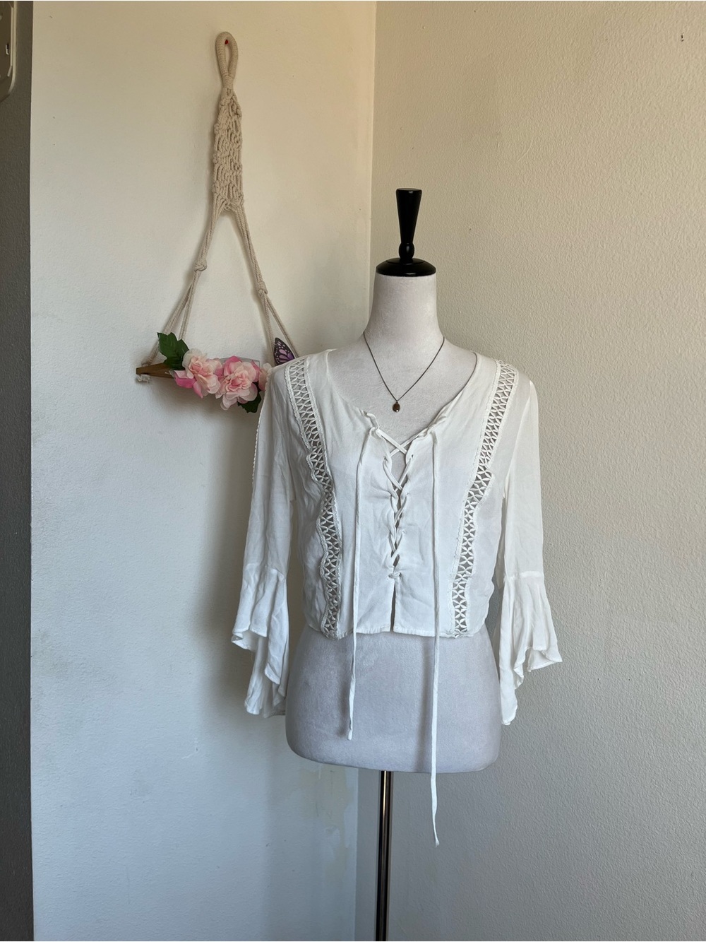 Women's White Lace-Up Boho Peasant Top size medium